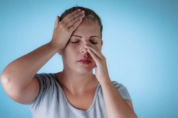 burun kemiği ağrısı baş ağrısına neden olduğu gibi baş ağrısı da burun kemiği ağrısında neden olabilir