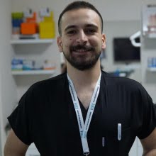 Ömer Emre Tunç, Diş Hekimi İzmir